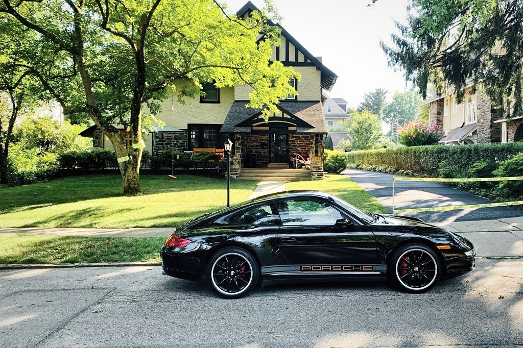 Side profile of the Carrera 4 on a Philadelphia residential street